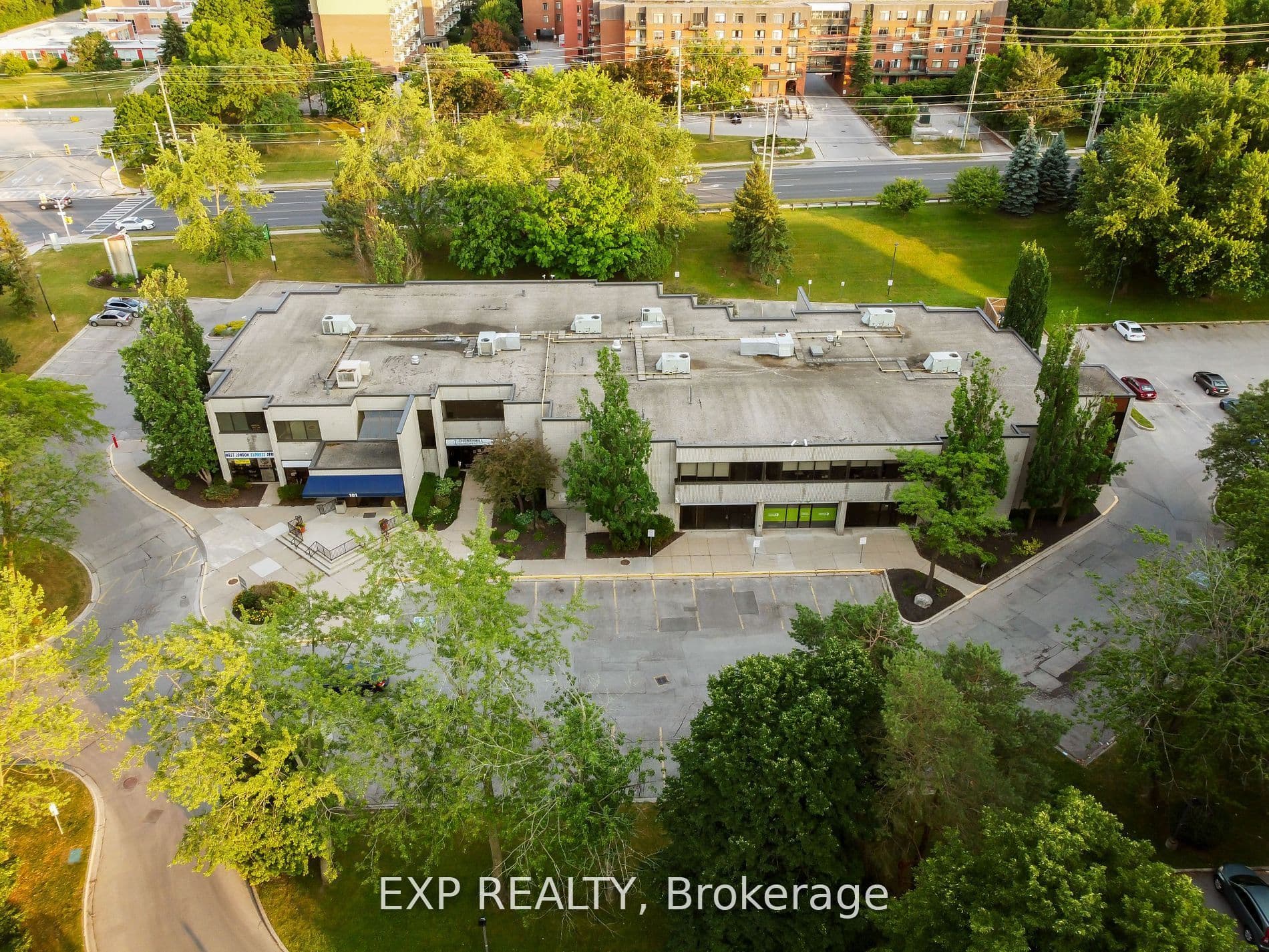 101 CHERRYHILL Boulevard 206, London North, ON N6H 4S4