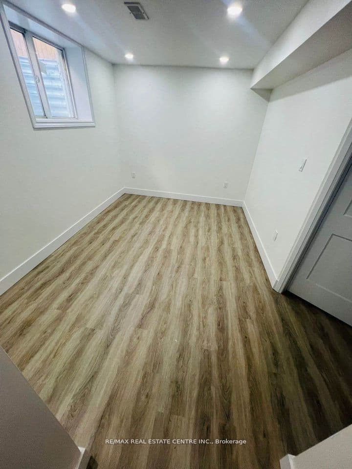 3916 Auckland Avenue Basemen, London South, ON N6L 0J3