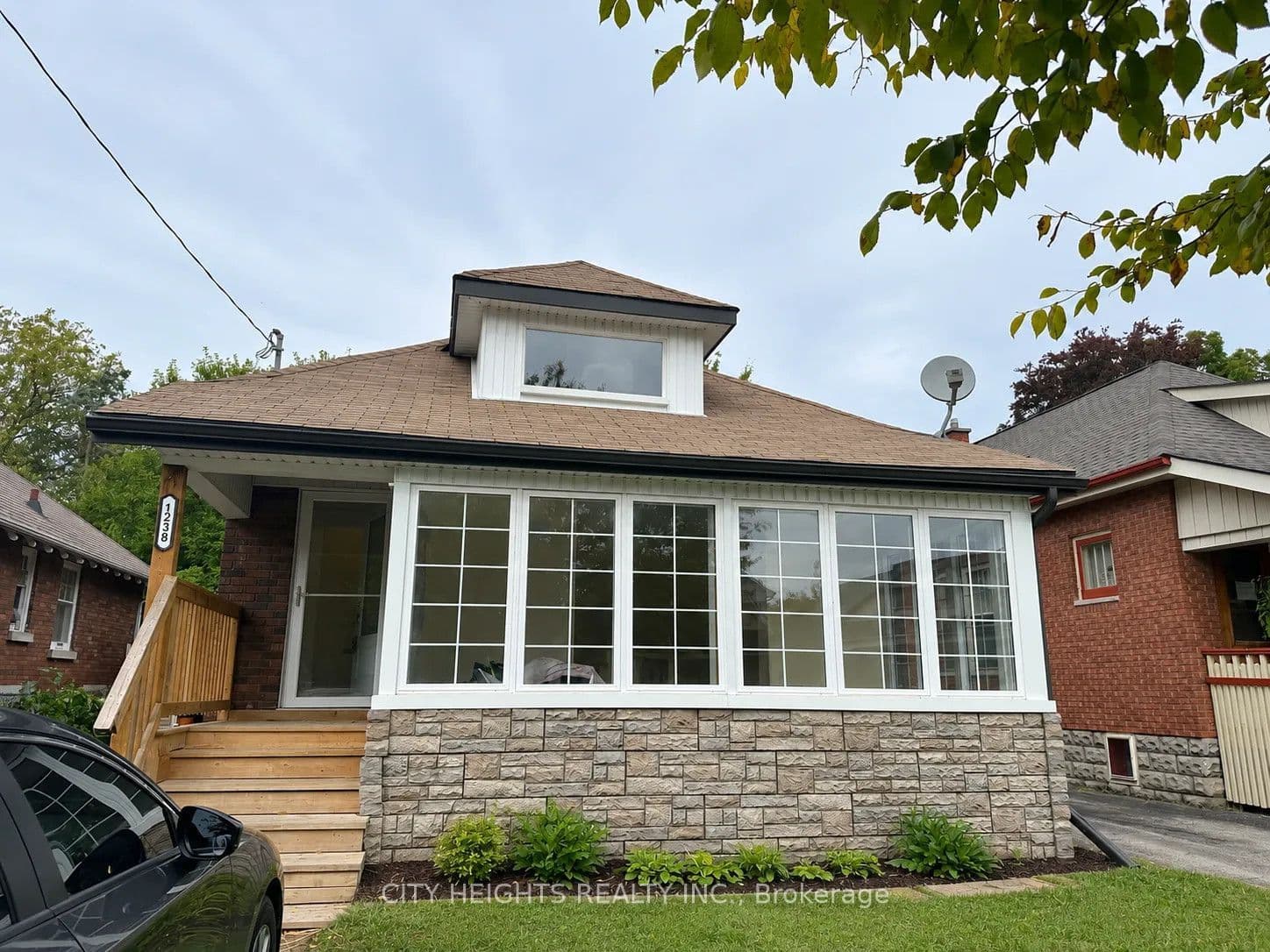1238 York Street, London East, ON N5W 2V2