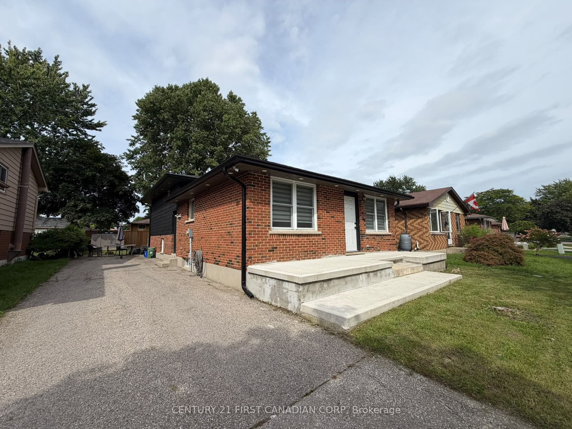 6 Nicholas Crescent, London South, ON N6E 2E9