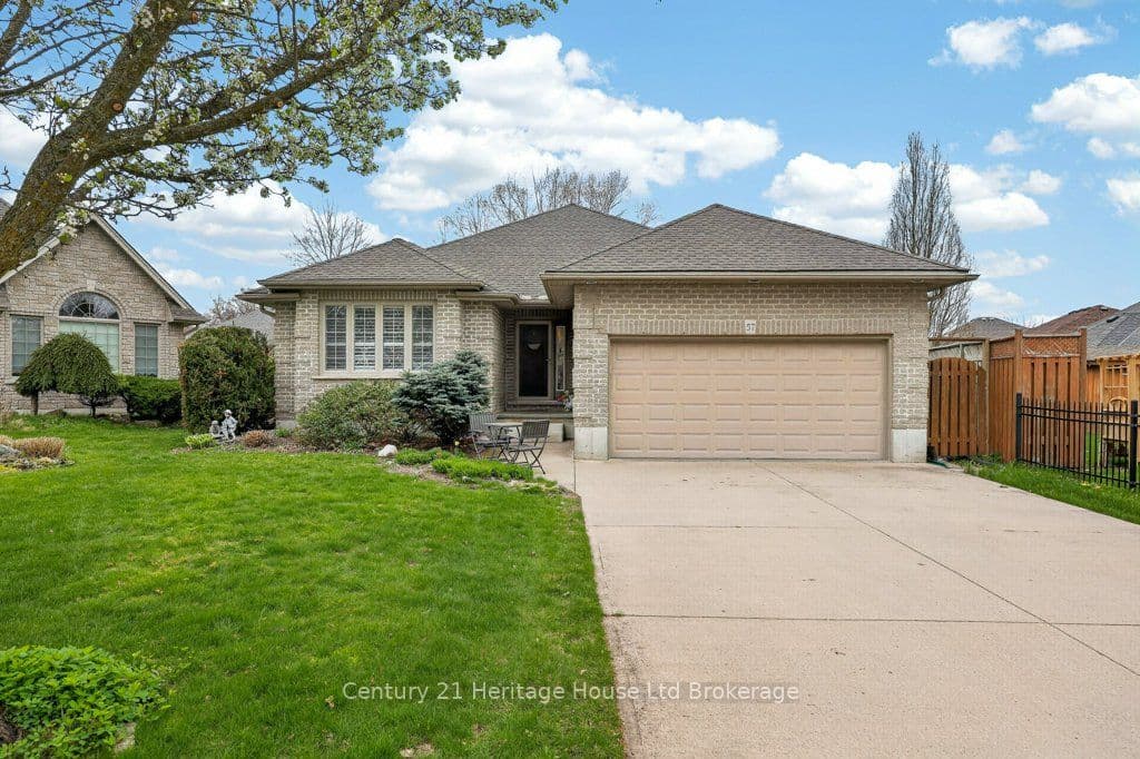 57 WENDY CALDER Place, Woodstock, ON N4T 1T4