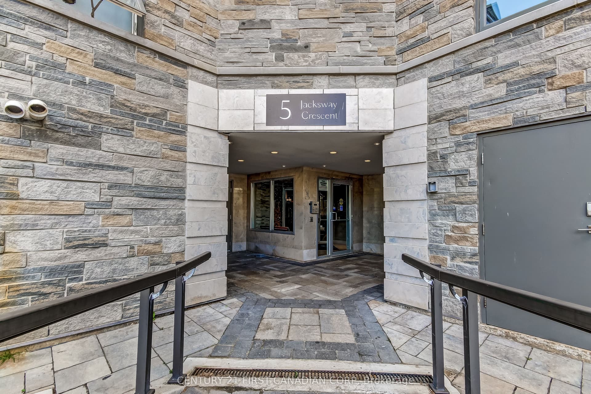 5 Jacksway Crescent, London North, ON N5X 3T6