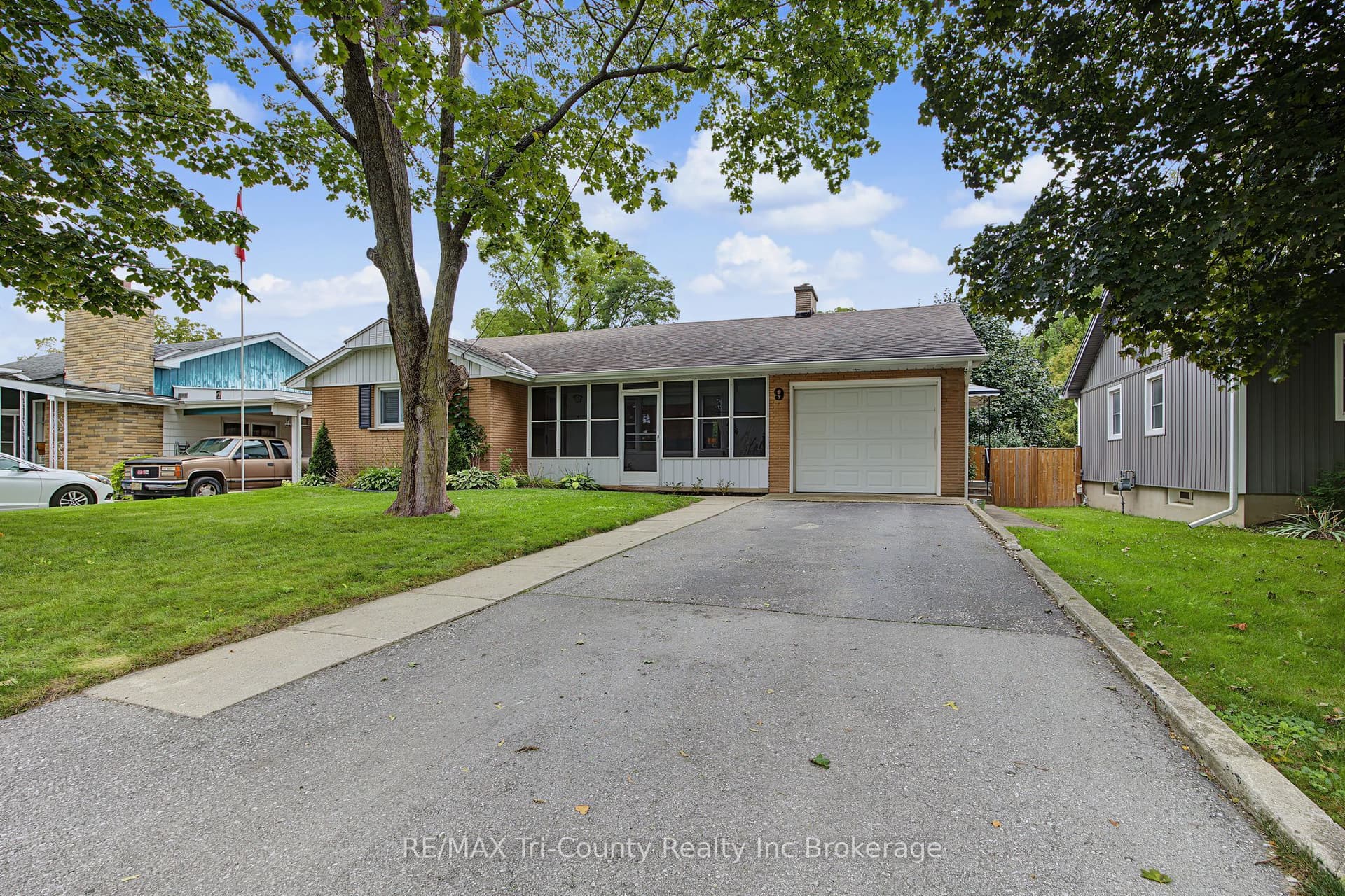 9 Parkside Drive, Tillsonburg, ON N4G 4A1