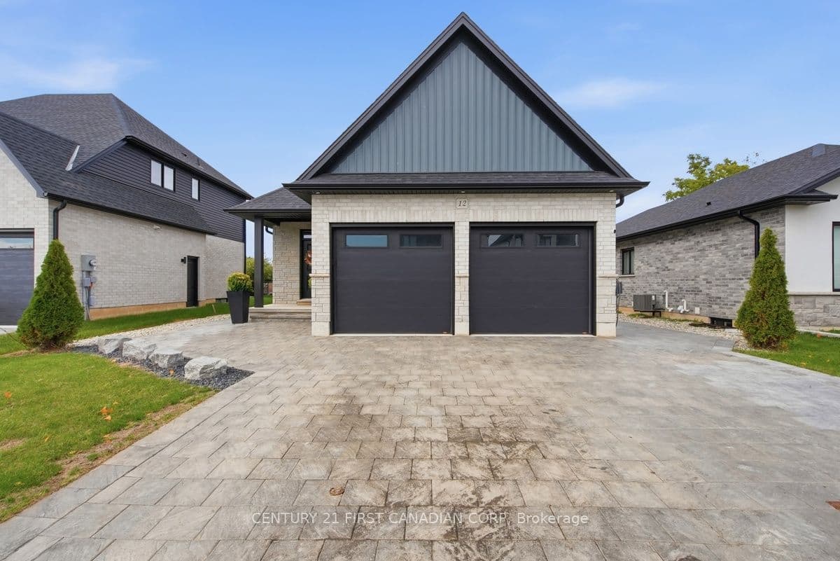 12 Briscoe Crescent, Strathroy-Caradoc, ON N7G 4E1