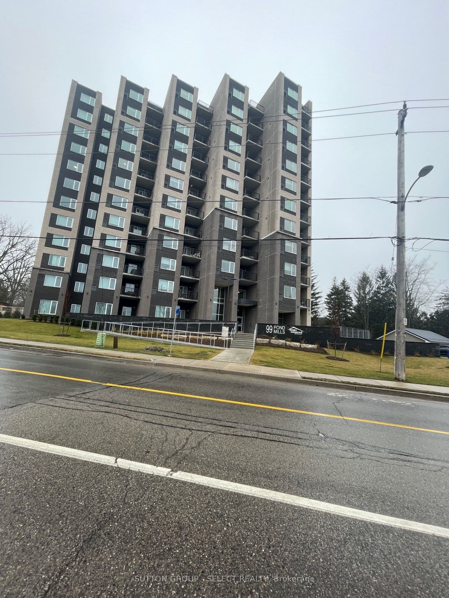 99 POND MILLS Road 810, London South, ON N5Z 3X3
