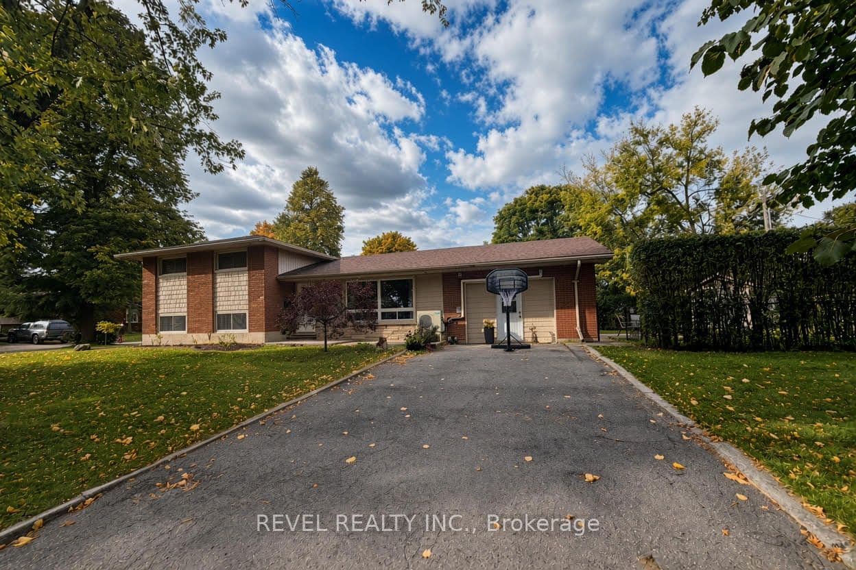 10 Agincourt Gardens, London South, ON N5Z 4E3