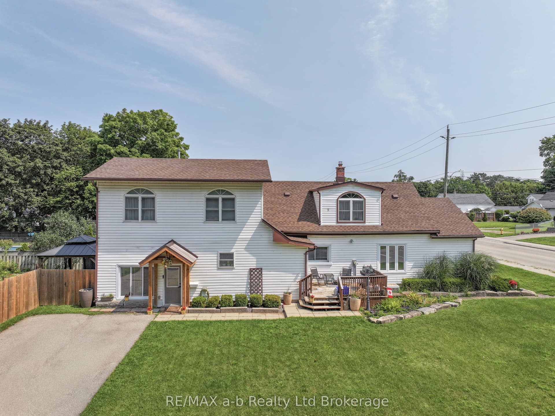 13 Potters Road N, Tillsonburg, ON N4G 2G9