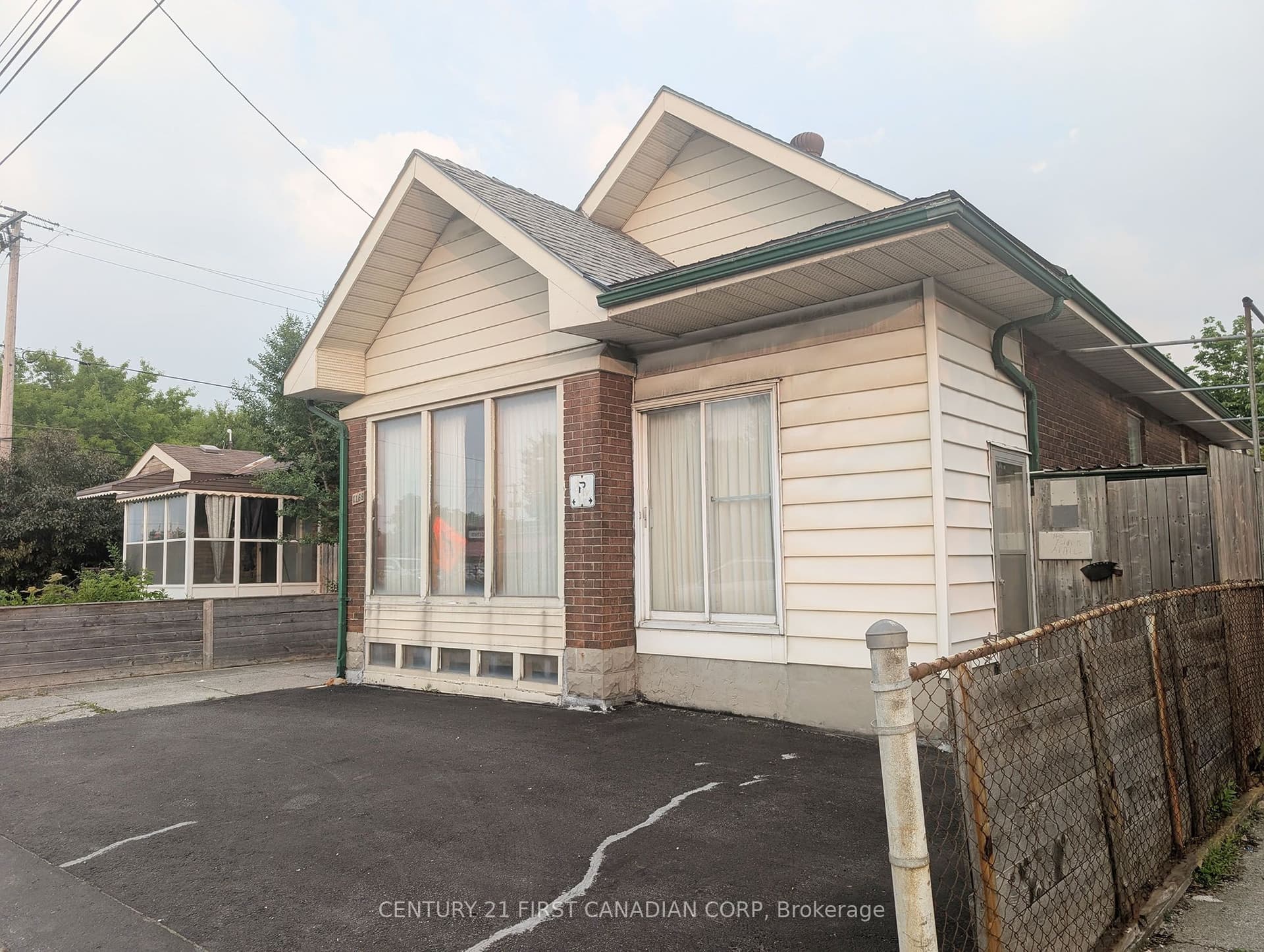 1169 Oxford Street E, London East, ON N5Y 3L7
