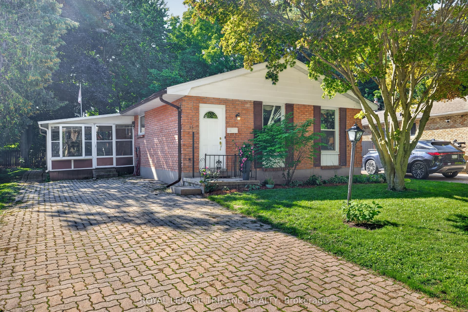 15 Carmen Crescent, London North, ON N5X 2B4