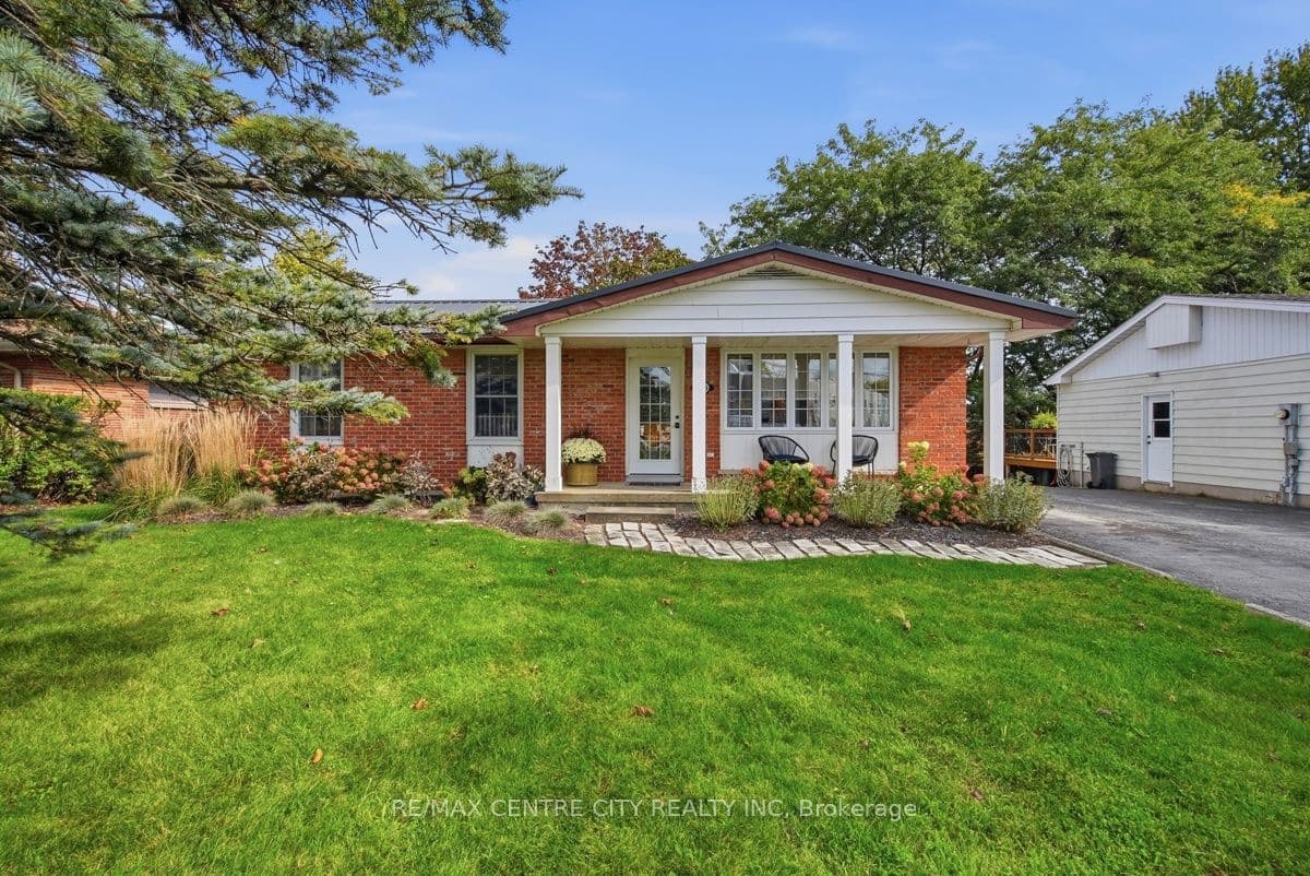 4564 East Road E, Central Elgin, ON N5L 1A7