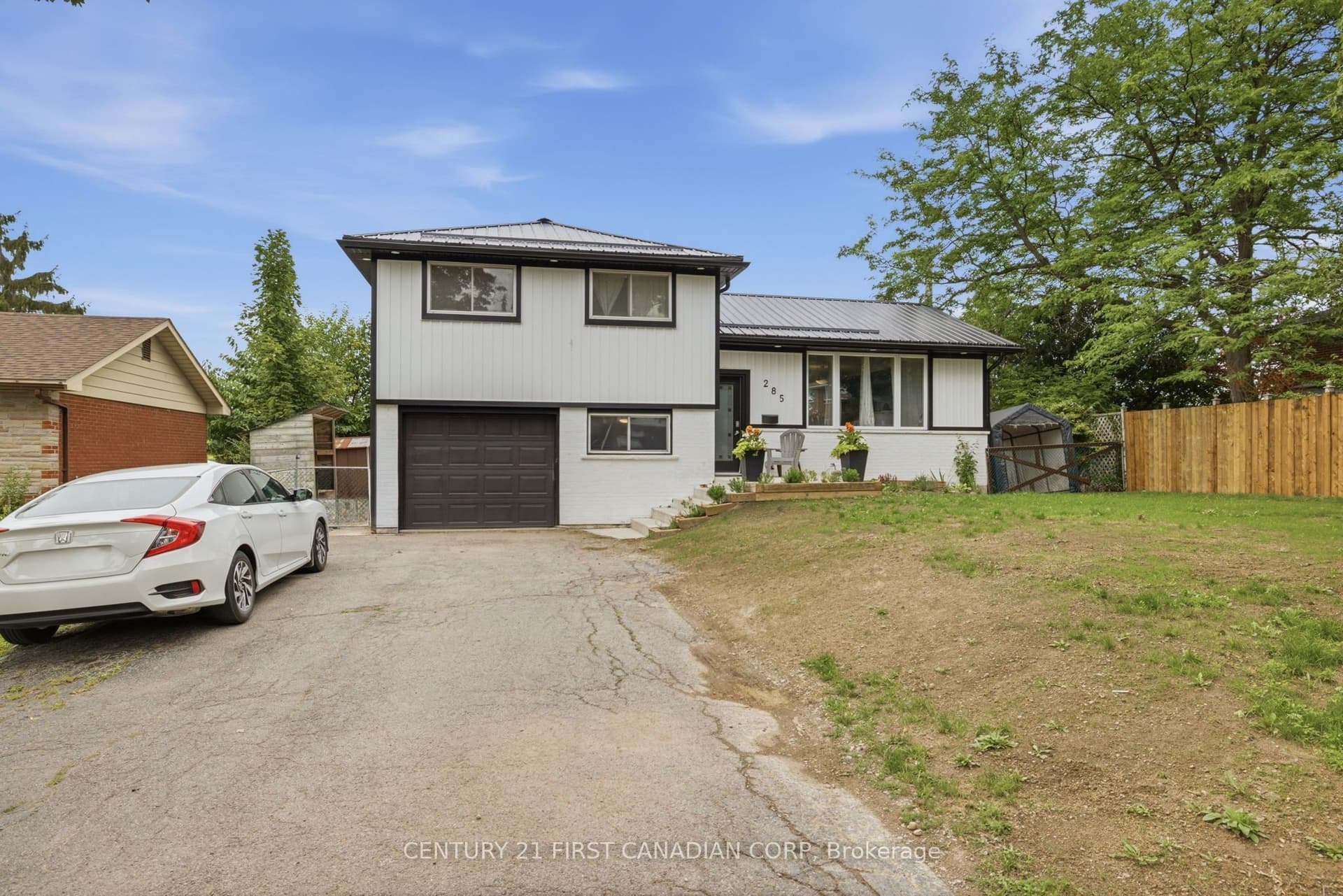 285 Panorama Crescent, London South, ON N5Z 3H2