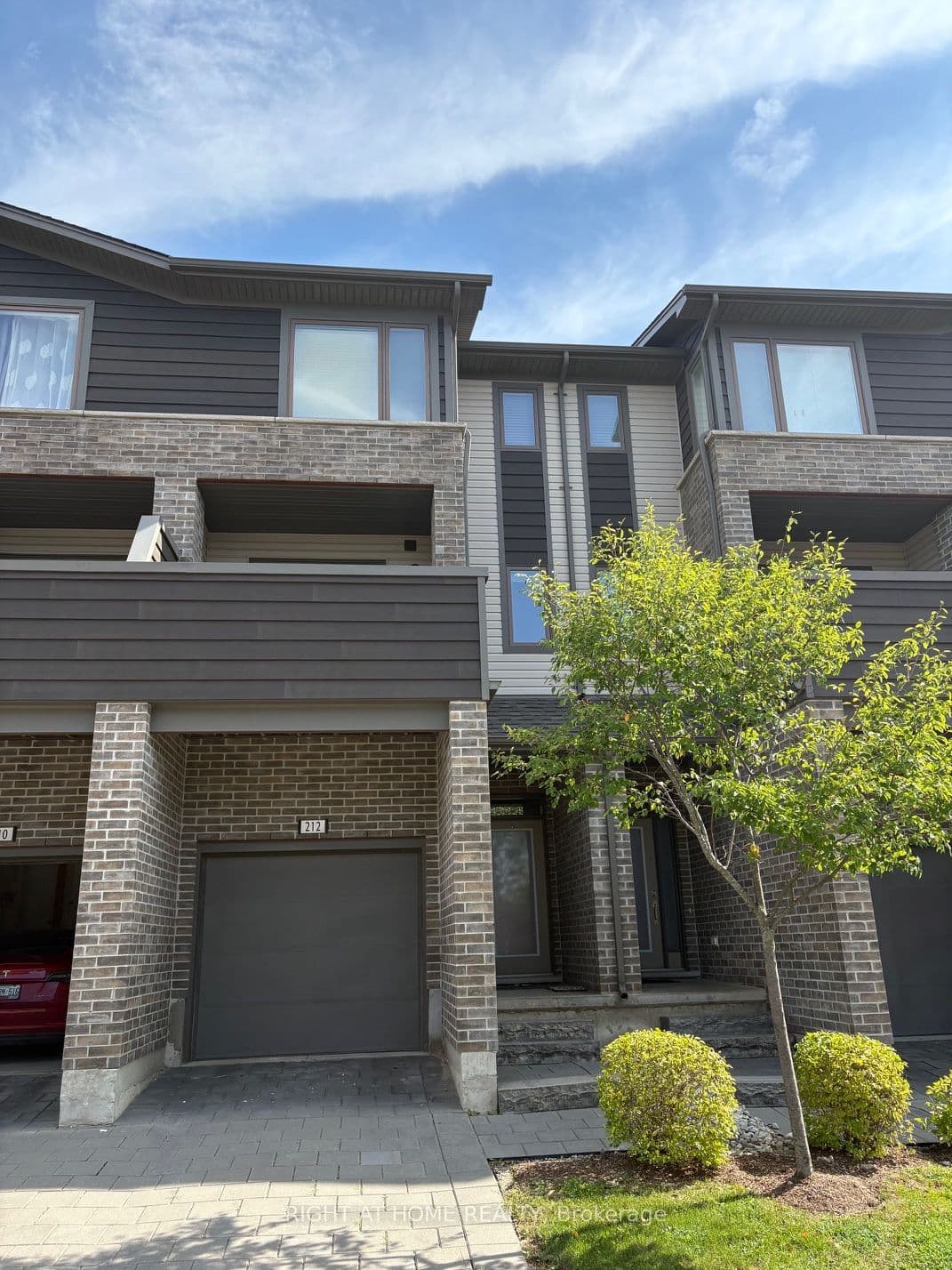 1960 Dalmagarry Road 212, London North, ON N6G 0T8
