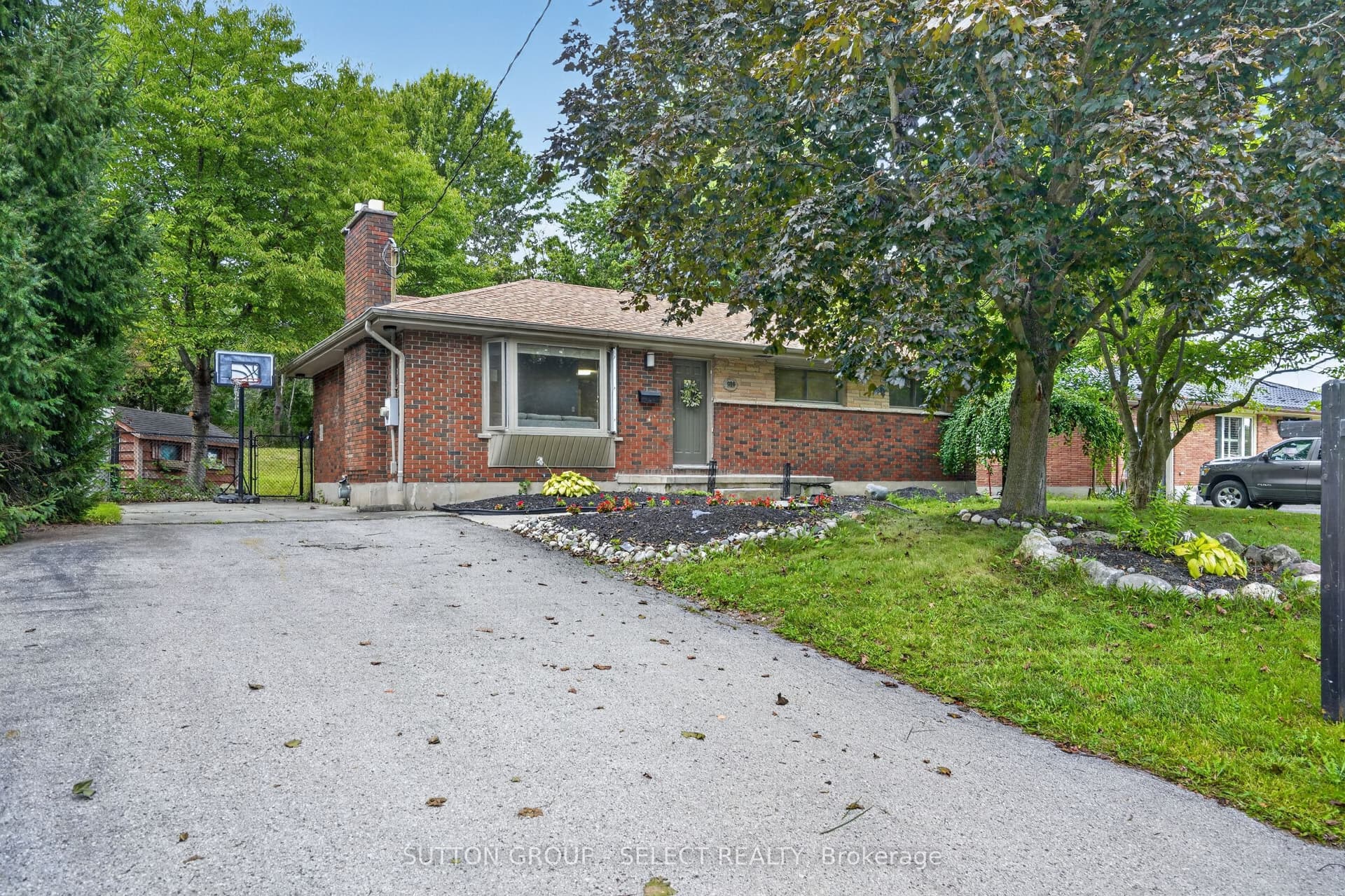 919 Quinton Road N, London North, ON N6H 3A8