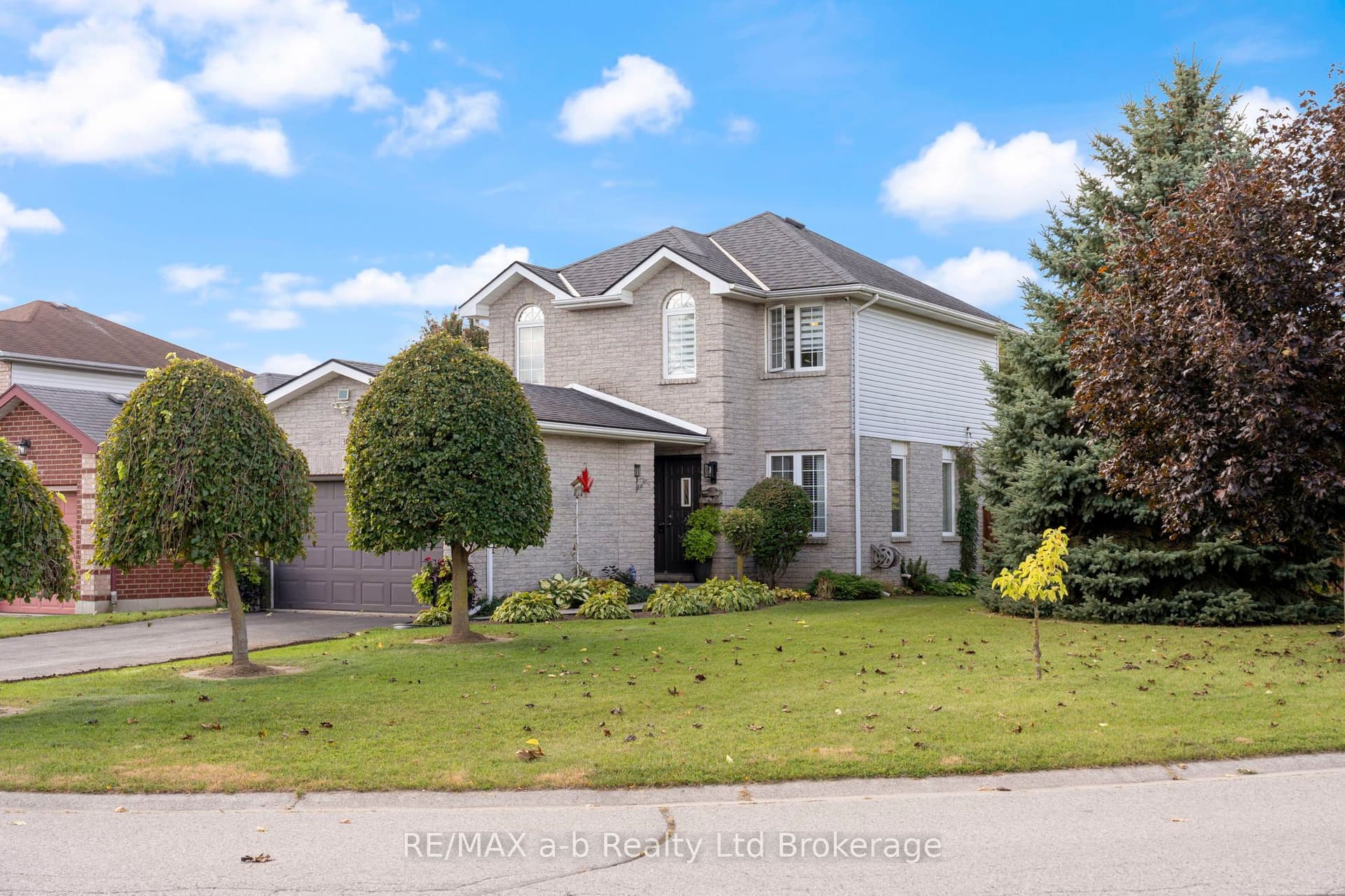 36 Kara Lane, Tillsonburg, ON N4G 5M3