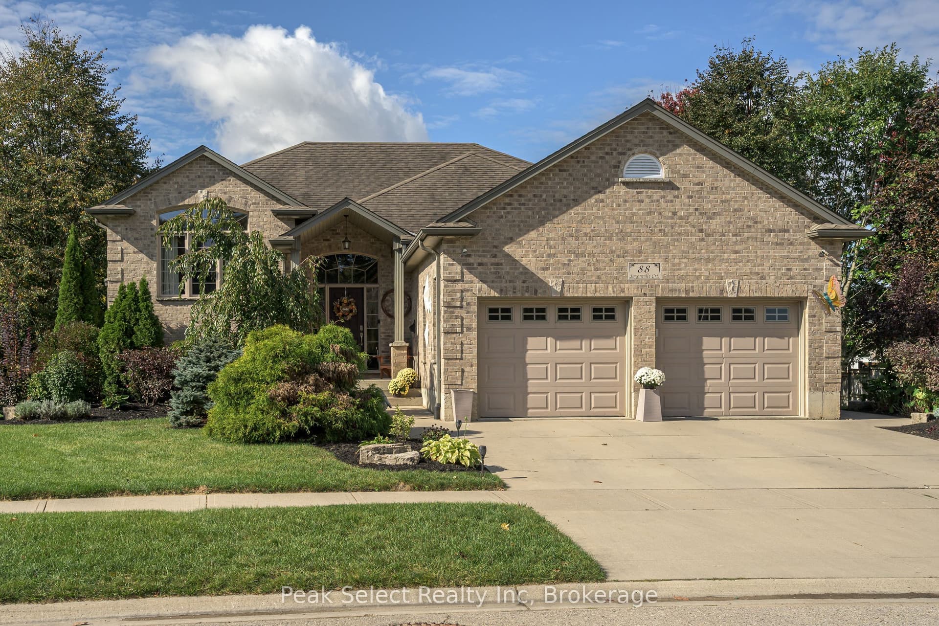 88 Saxonville Court, Strathroy-Caradoc, ON N7G 4M1