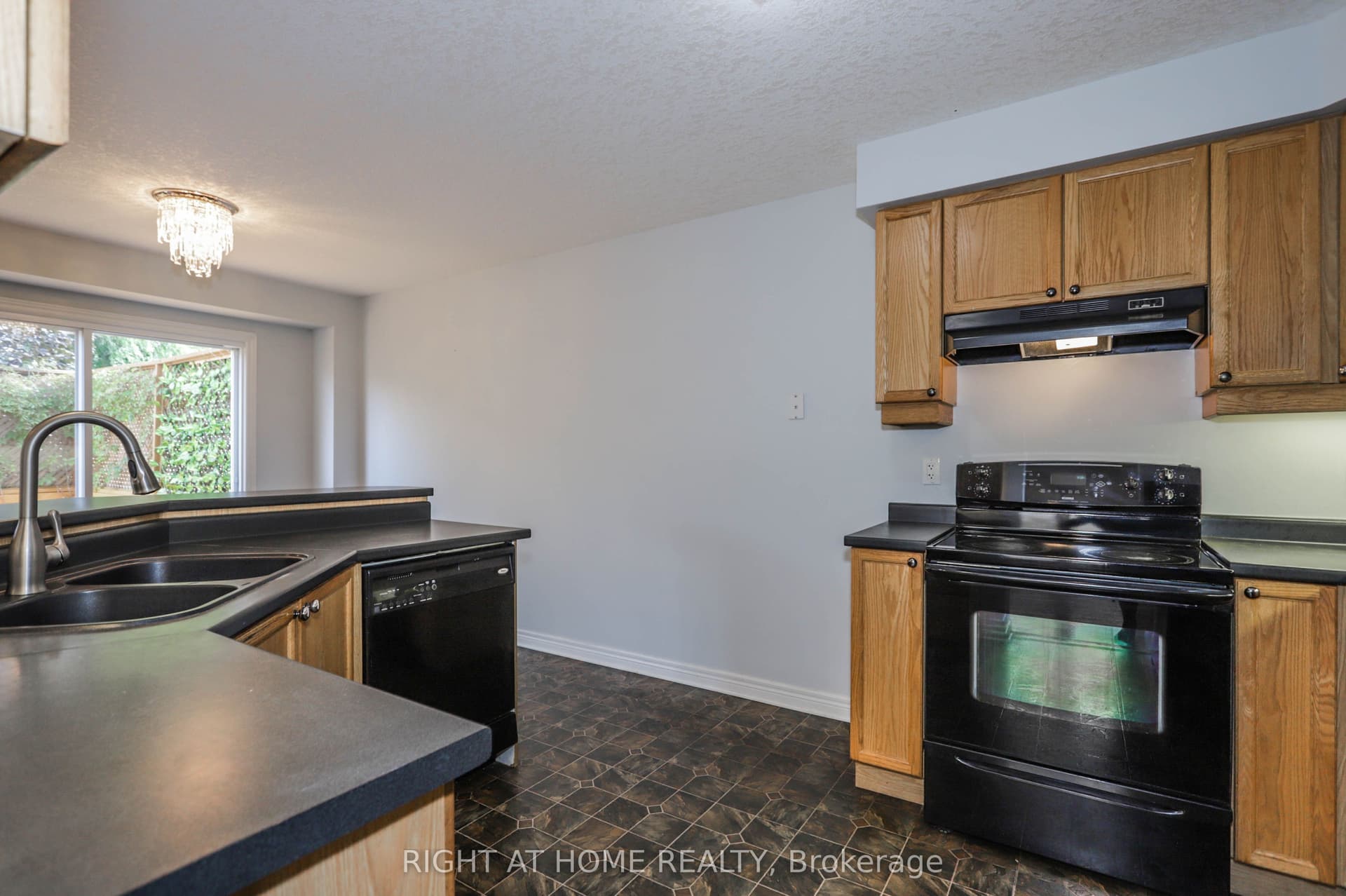 756 Hedgerow Place, London North, ON N5X 4L6