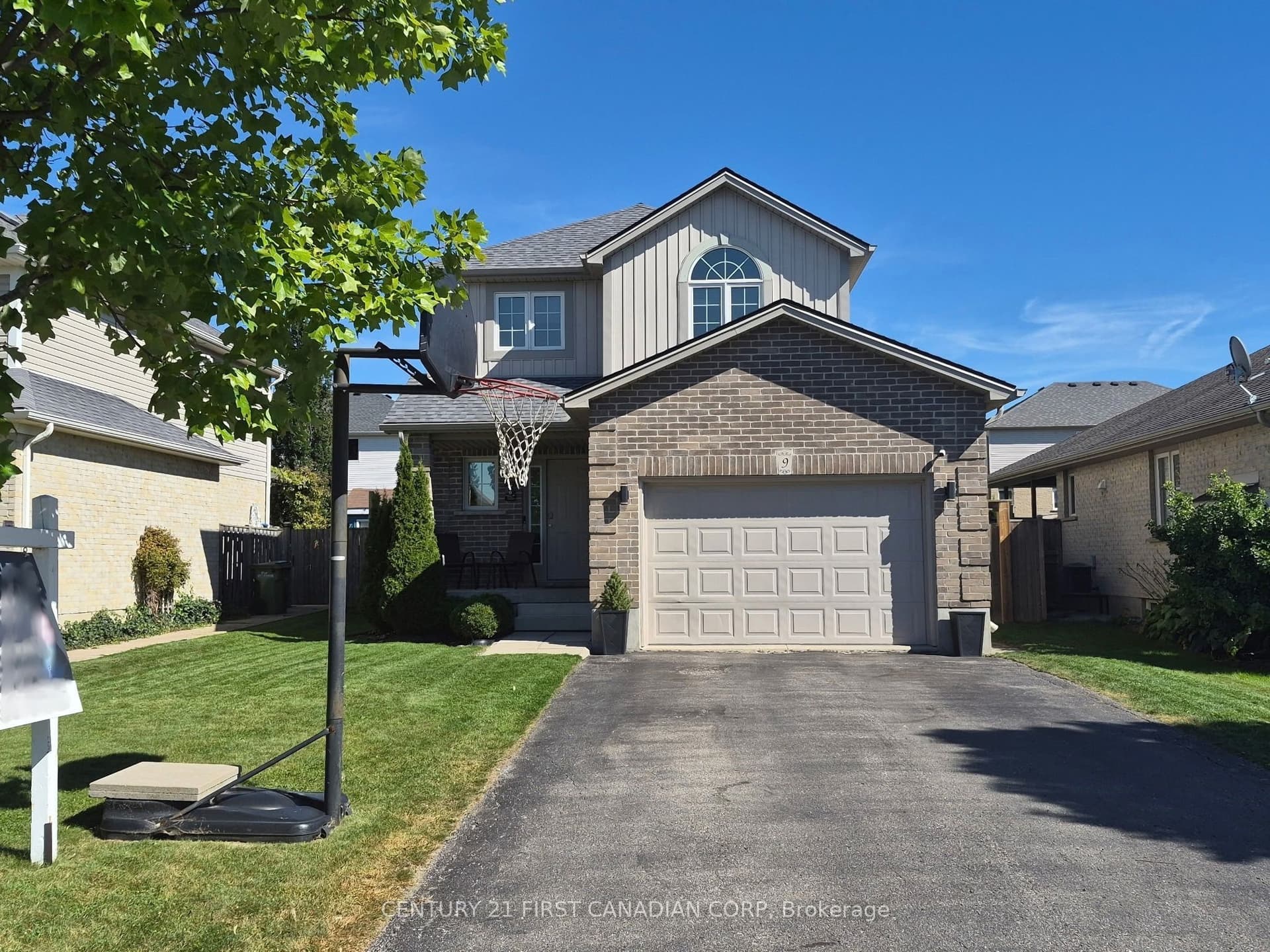 9 Barrett Crescent, St. Thomas, ON N5R 6M1