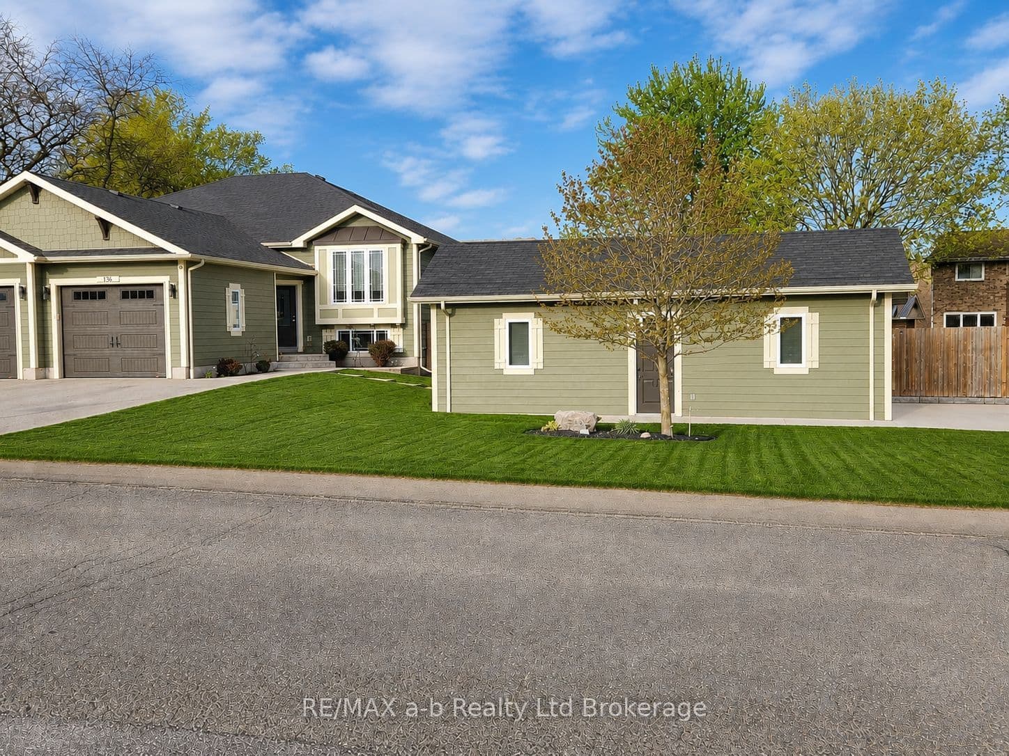 136 Maple Lane, Tillsonburg, ON N4G 2Y9