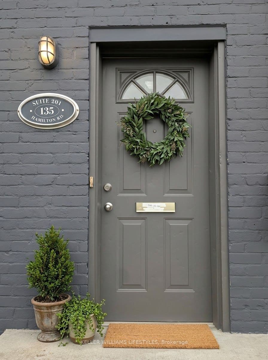 135 Hamilton Road, London East, ON N6B 1N4