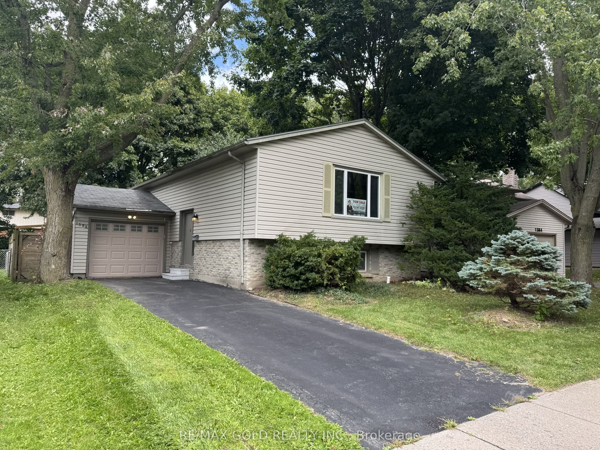 1588 Aldersbrook Road, London North, ON N6G 2Z3