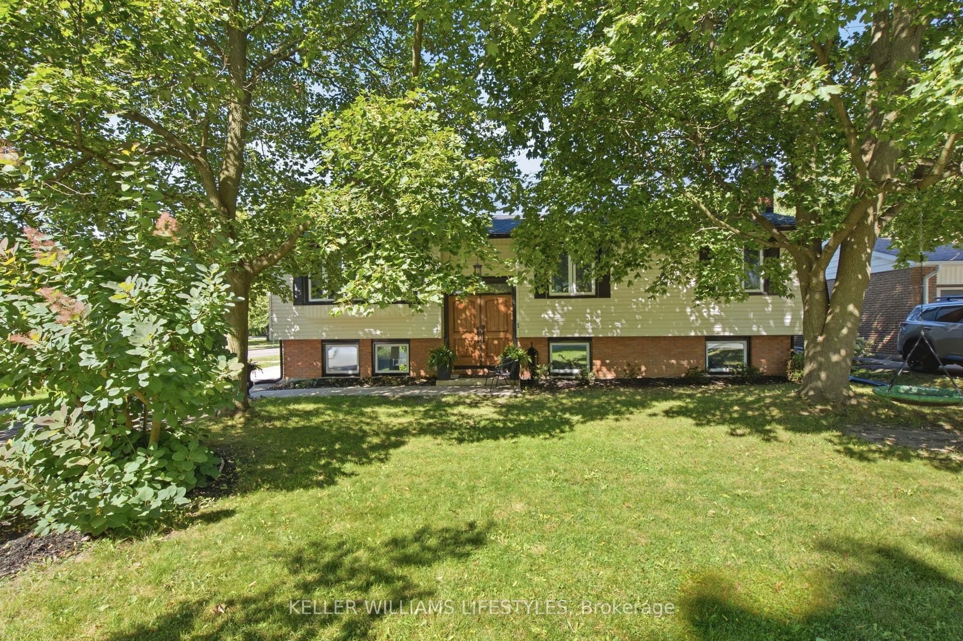 1 QUEEN ANNE Circle, London North, ON N6H 4B6