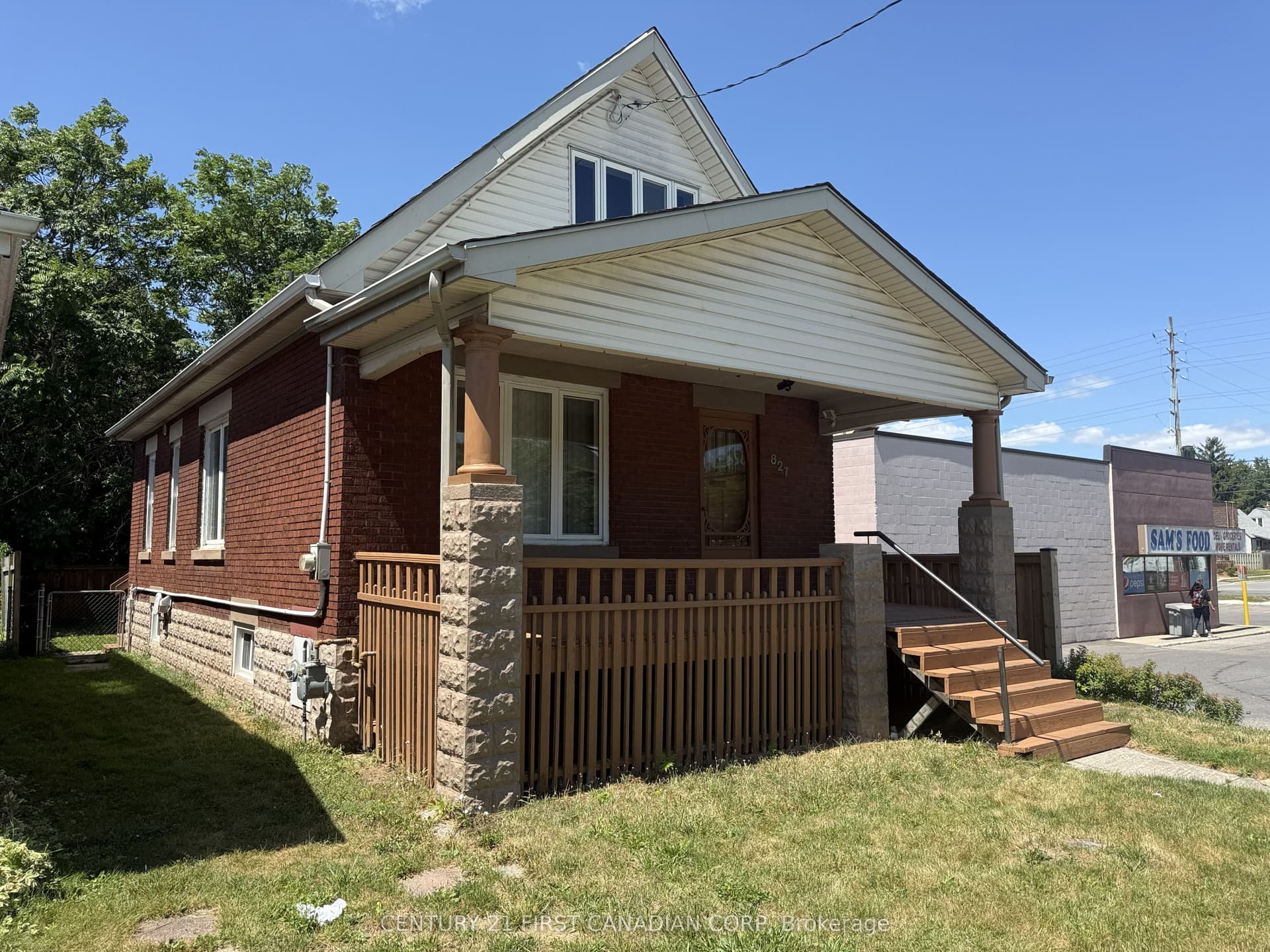 827 Quebec Street, London East, ON N5Y 1X3