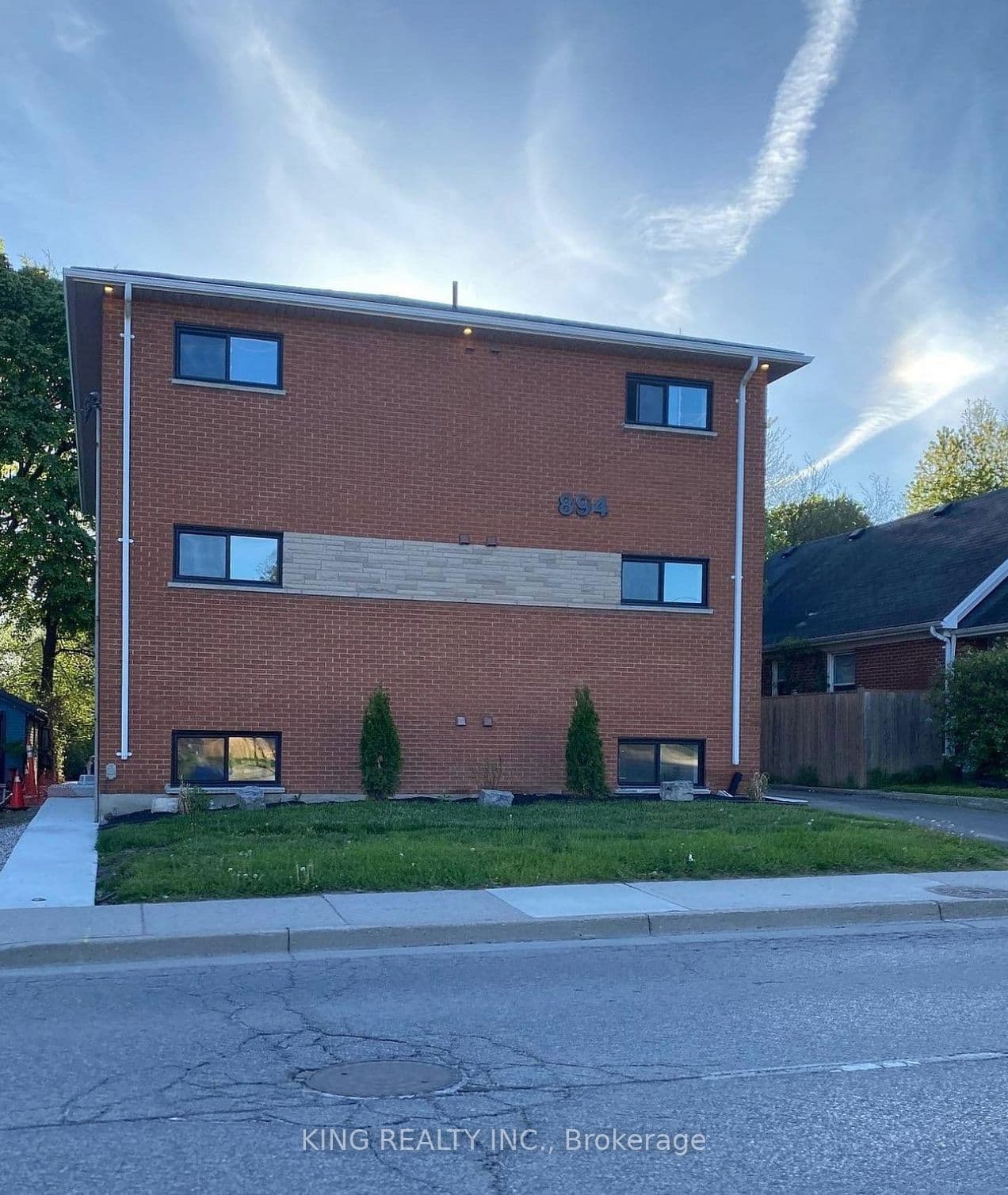 894 Adelaide Street N 101, London East, ON N5Y 2M5