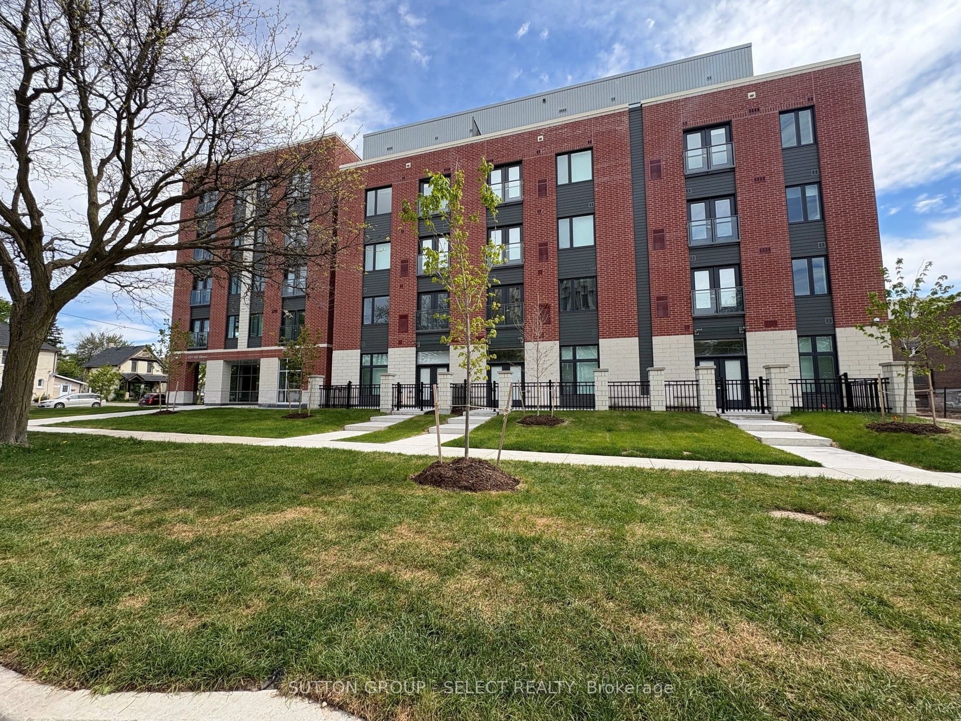 351 HILL Street 420, London East, ON N6B 2M2